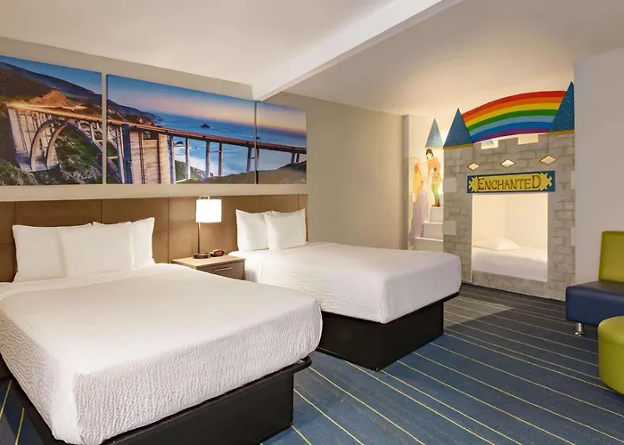 Days Inn & Suites By Wyndham Anaheim At Disneyland Park