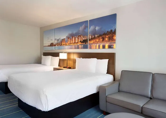 Days Inn & Suites By Wyndham Anaheim At Disneyland Park